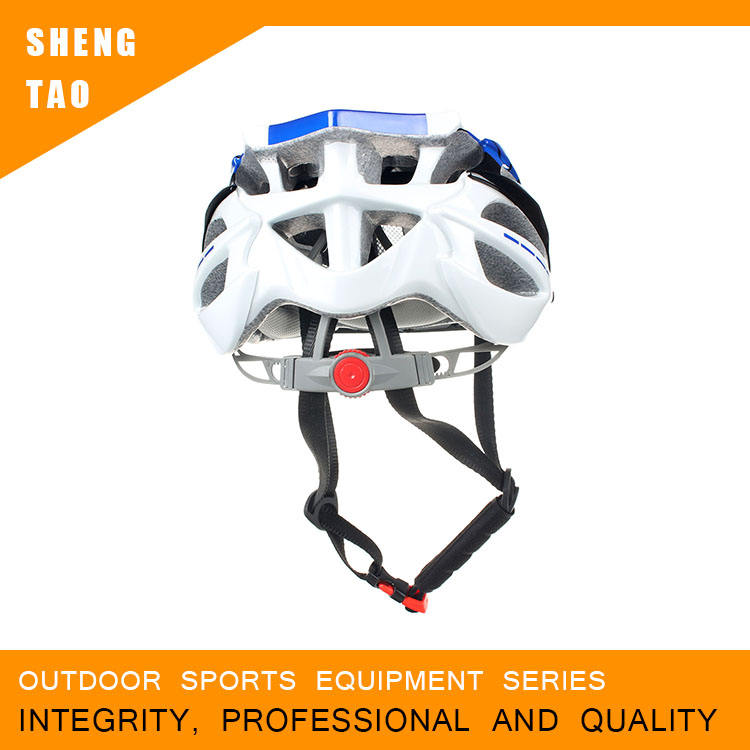 蓝白色经典自行车头盔，轻型骑行头盔